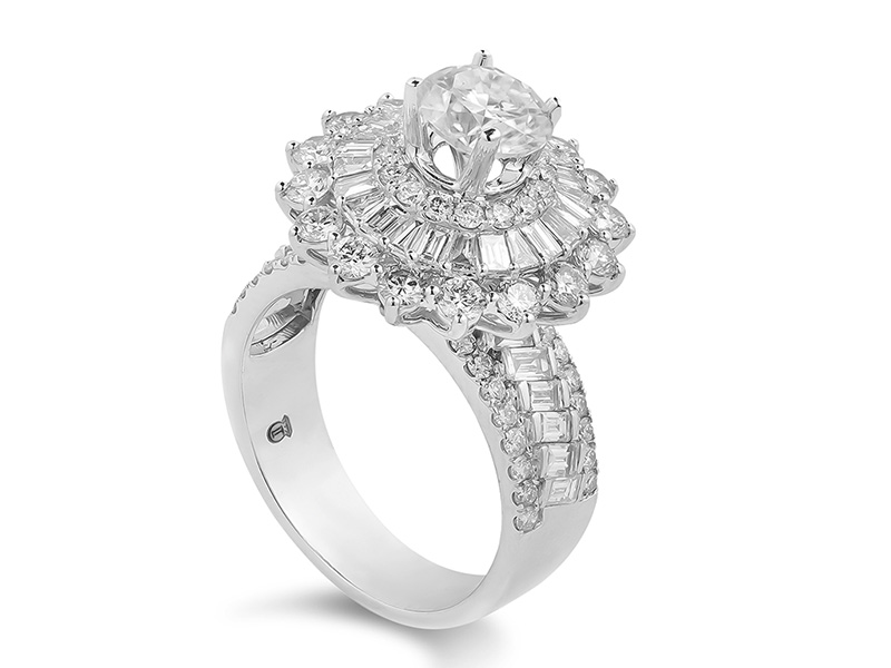 Nhẫn kim cương 200 triệu cho phái đẹp
