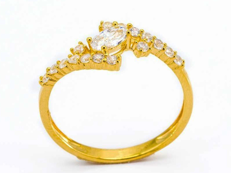 Nhẫn hột vàng 18k: Quà tặng tuyệt vời cho phái đẹp 3 Tại sao nhẫn hột vàng 18k là lựa chọn tốt làm quà tặng cho phái đẹp?