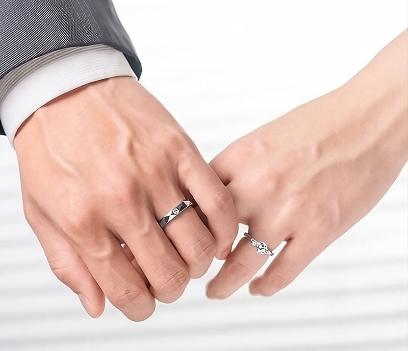 Con Gái Đeo Nhẫn Cưới Tay Nào? Ý Nghĩa Và Lựa Chọn Phù Hợp
